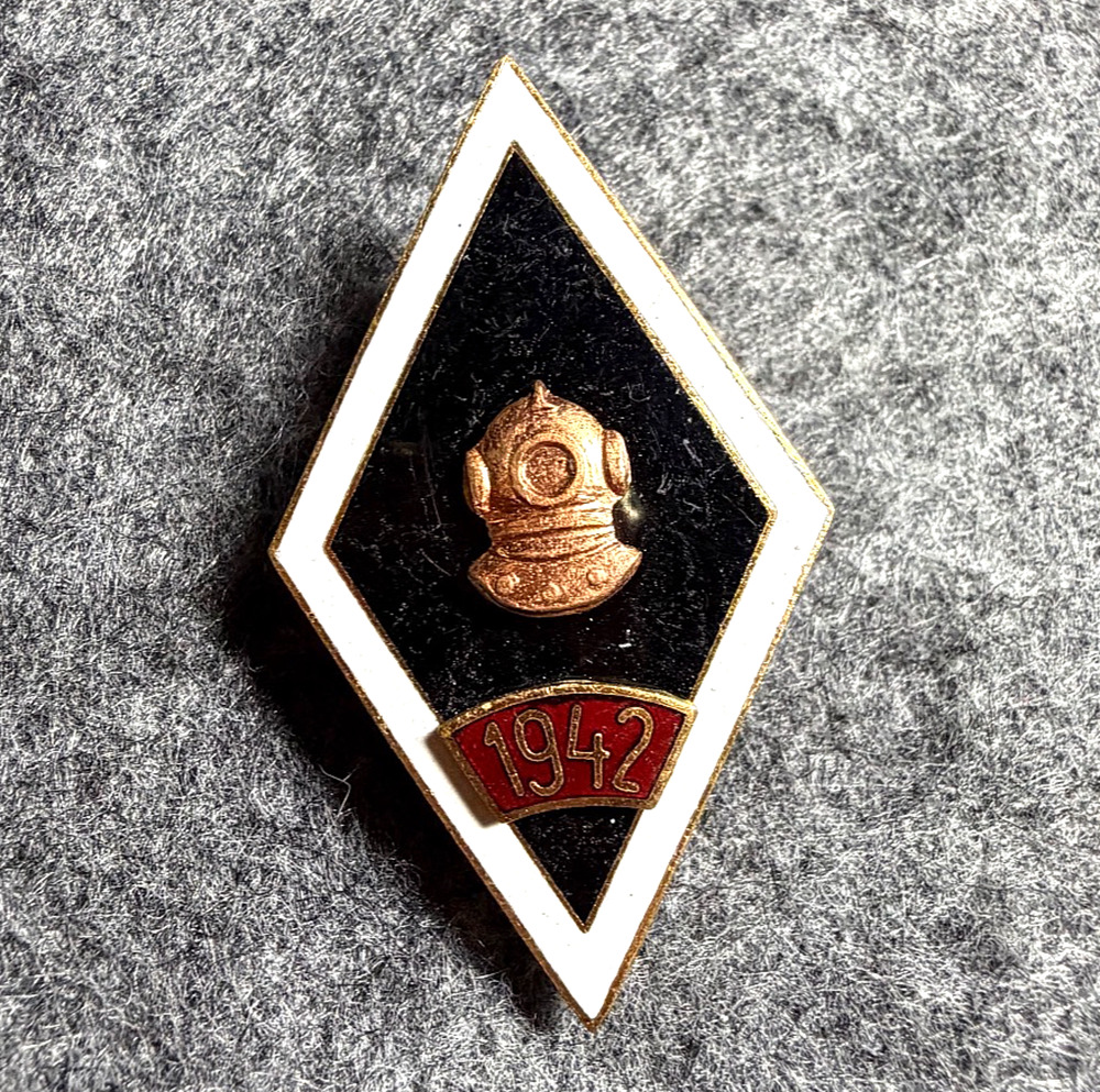 Soviet Russian Diver School Graduation Rhombus Badge 1942 Enamel Pin